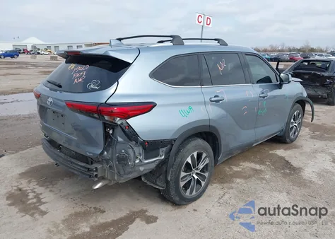 2021 Toyota Highlander Xle z USA, uszkodzony, nr VIN 5TDGZRAH2MS032948